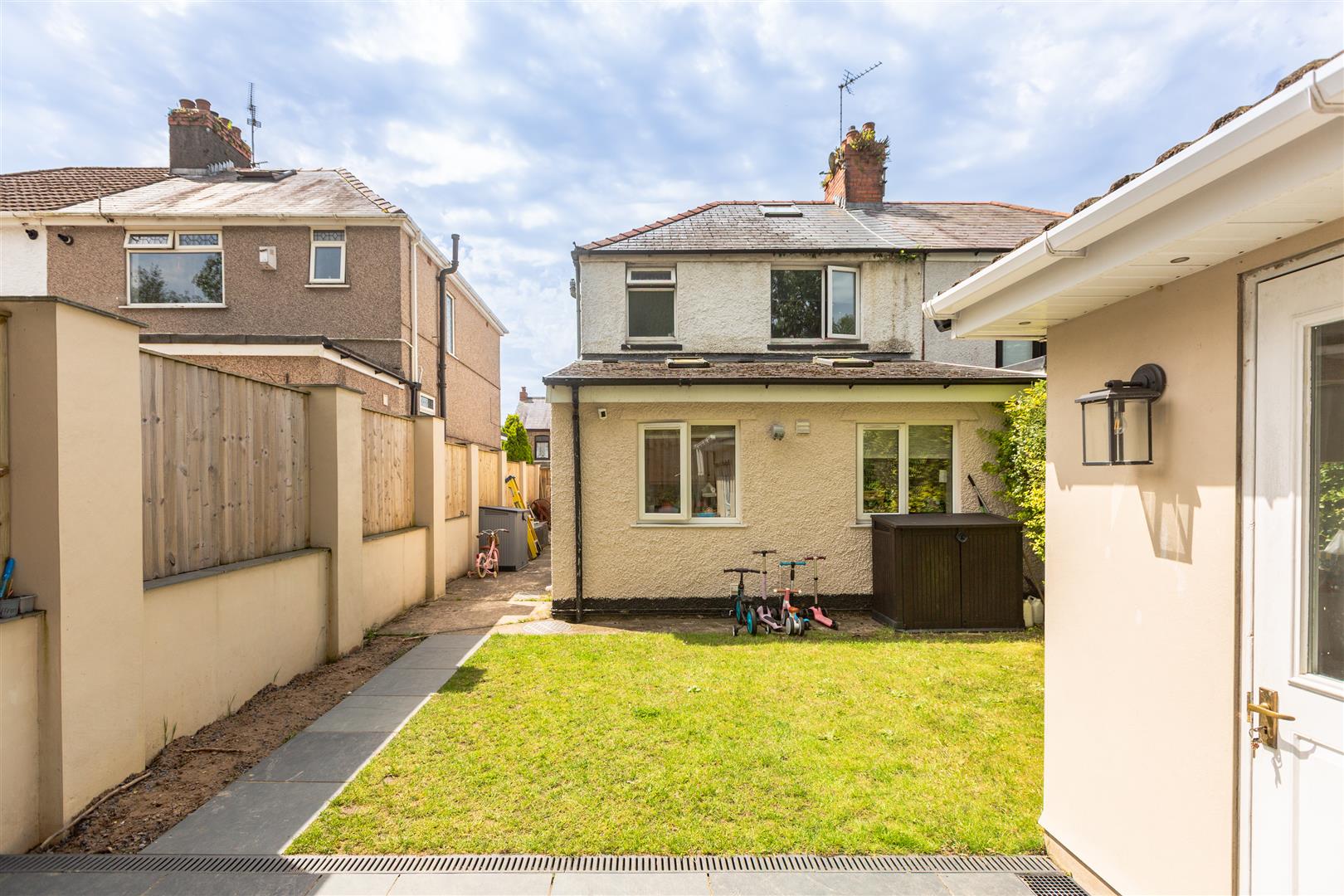 Carmarthen Road, Fforestfach, Swansea, SA5 4BN